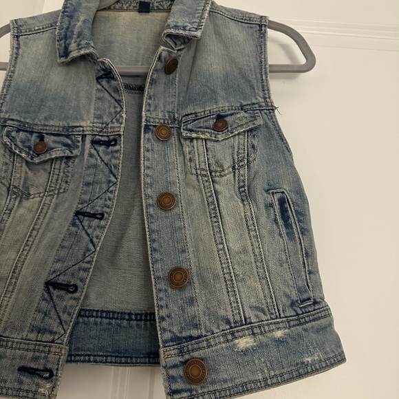 American Eagle Women’s Distressed Denim Vest Size Medium 100% Cotton - Picture 4 of 7
